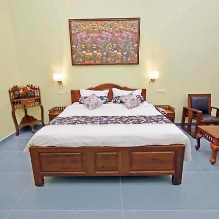 Le Colonial Suites Pondicherry Exterior photo