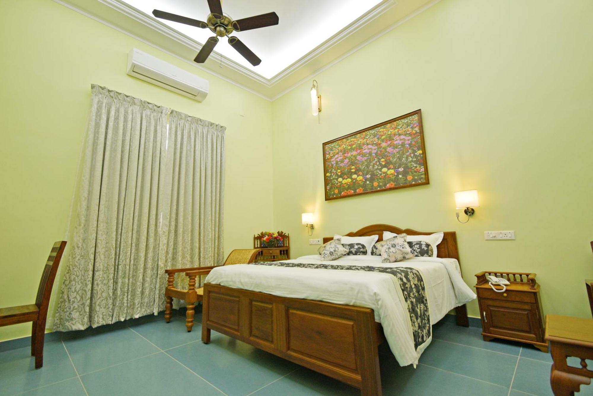 Le Colonial Suites Pondicherry Exterior photo
