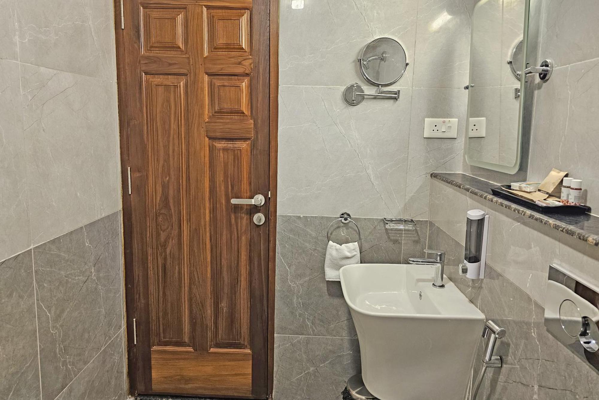 Le Colonial Suites Pondicherry Exterior photo