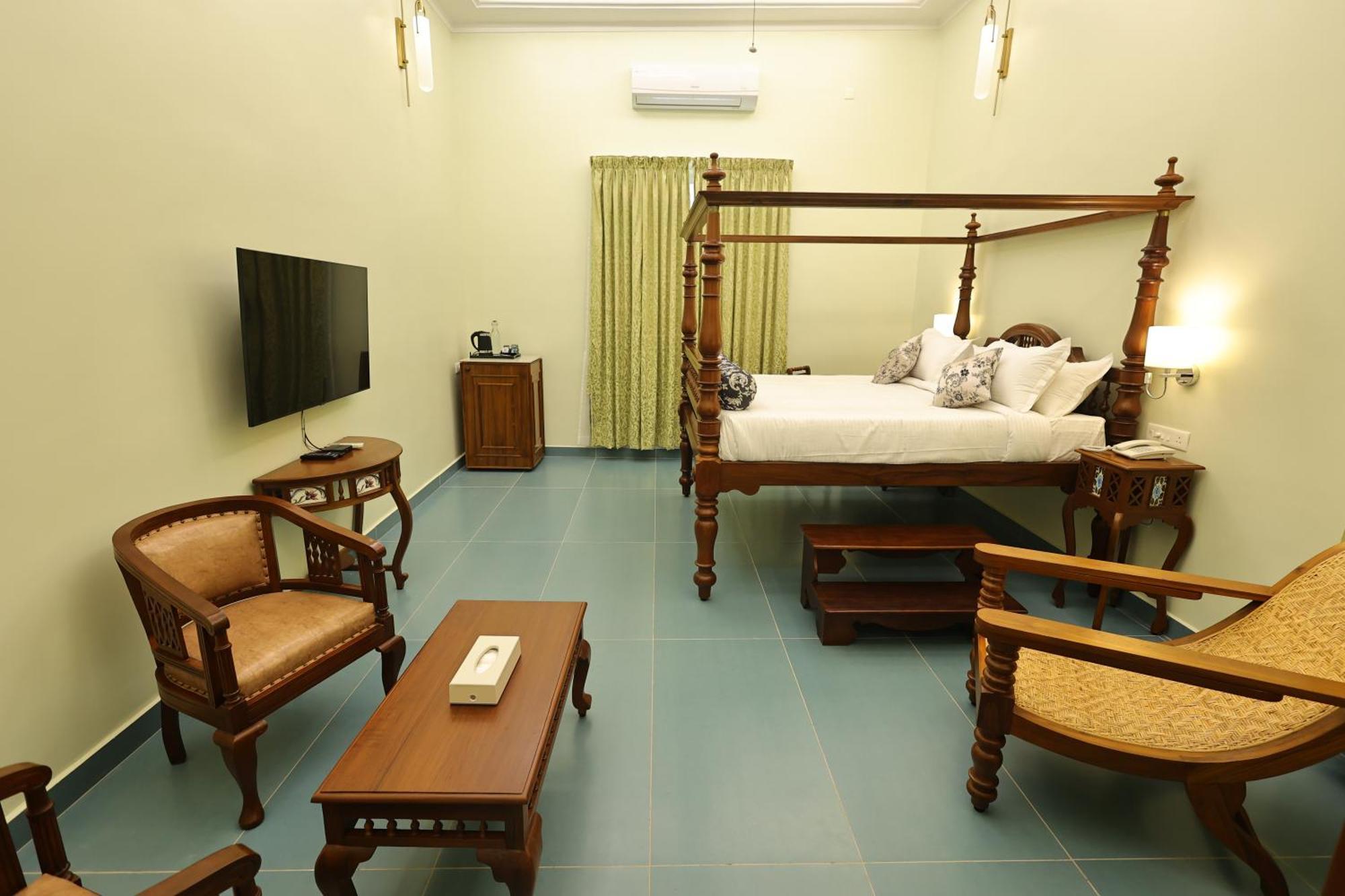 Le Colonial Suites Pondicherry Exterior photo