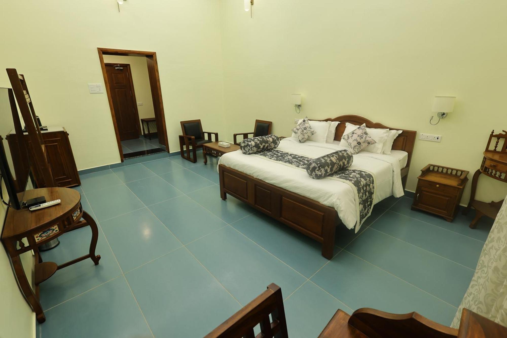 Le Colonial Suites Pondicherry Exterior photo
