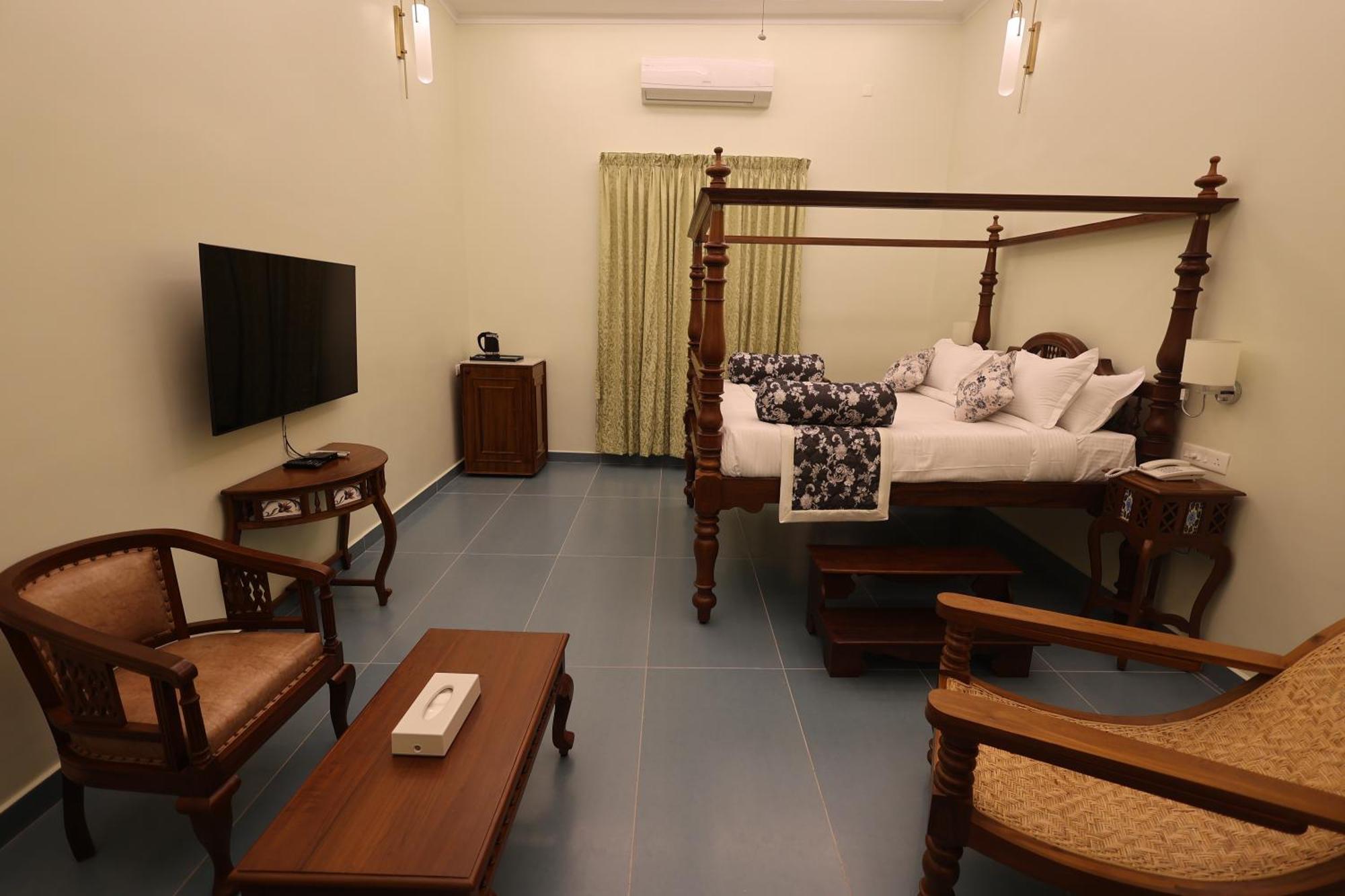 Le Colonial Suites Pondicherry Exterior photo