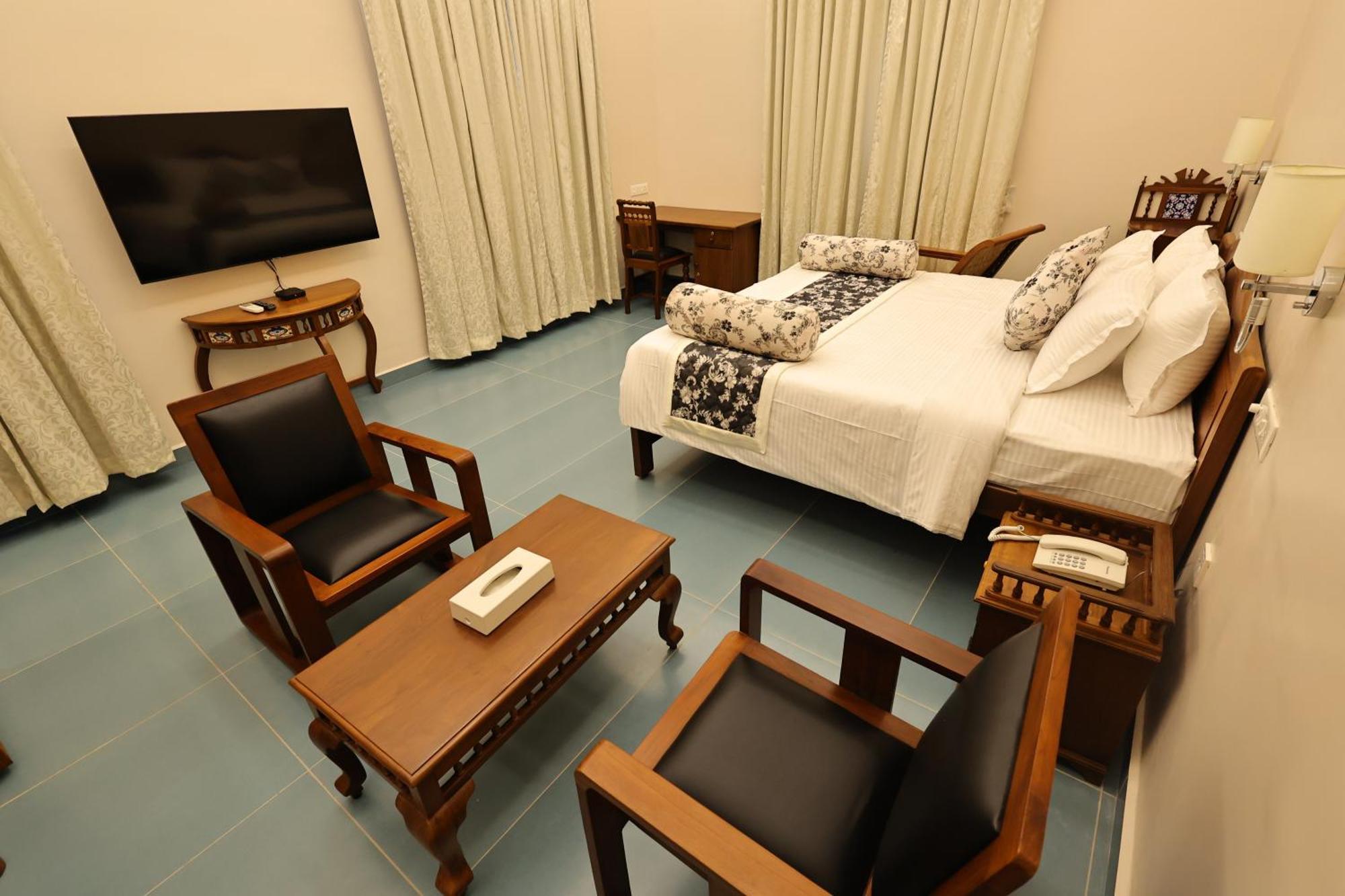Le Colonial Suites Pondicherry Exterior photo