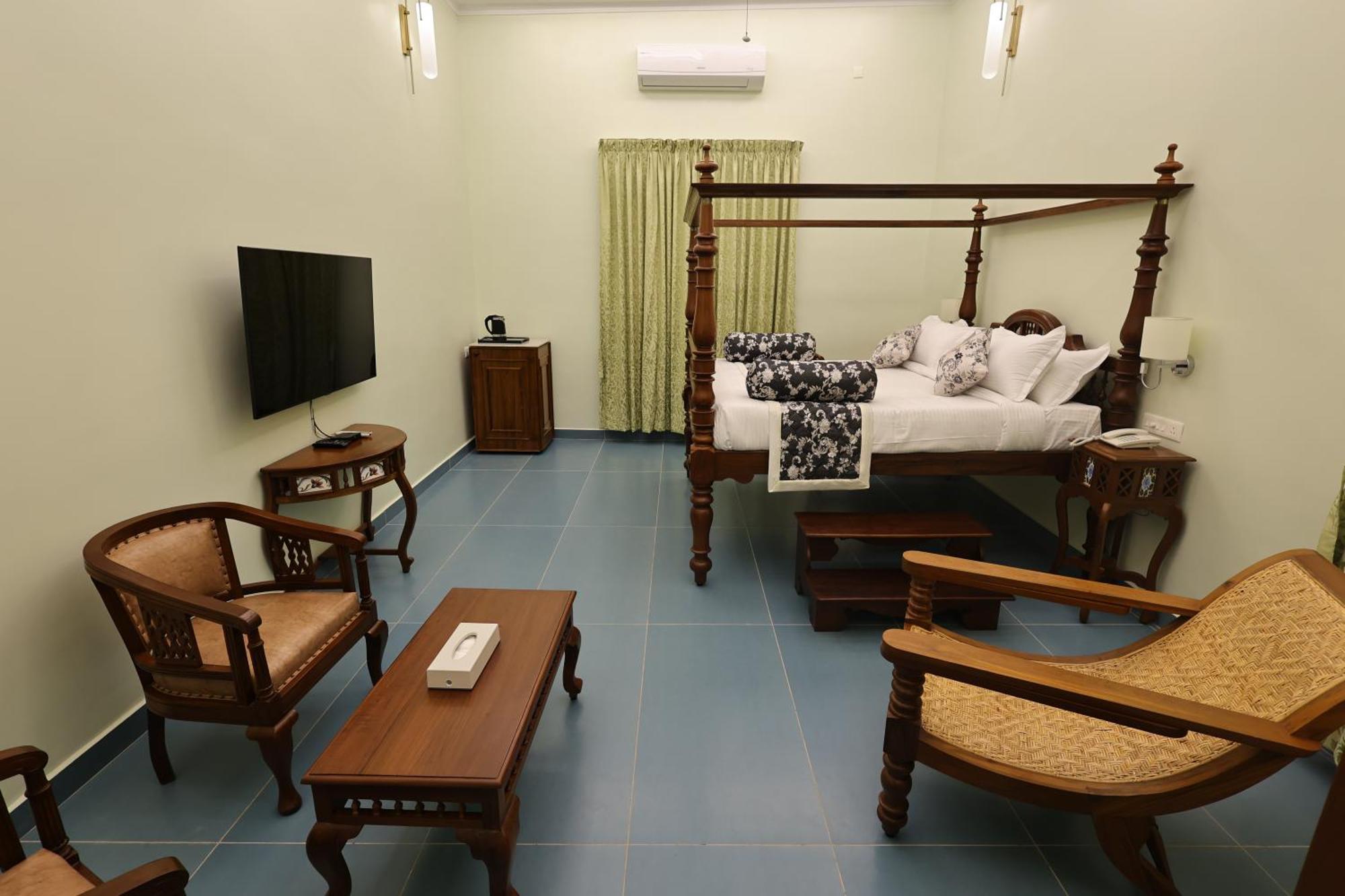 Le Colonial Suites Pondicherry Exterior photo