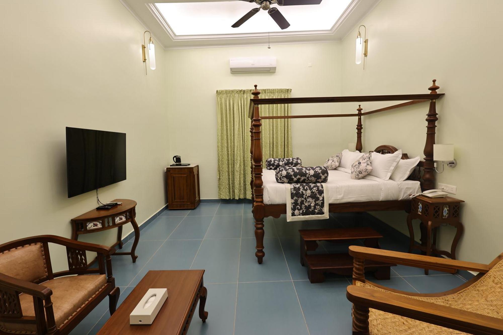 Le Colonial Suites Pondicherry Exterior photo
