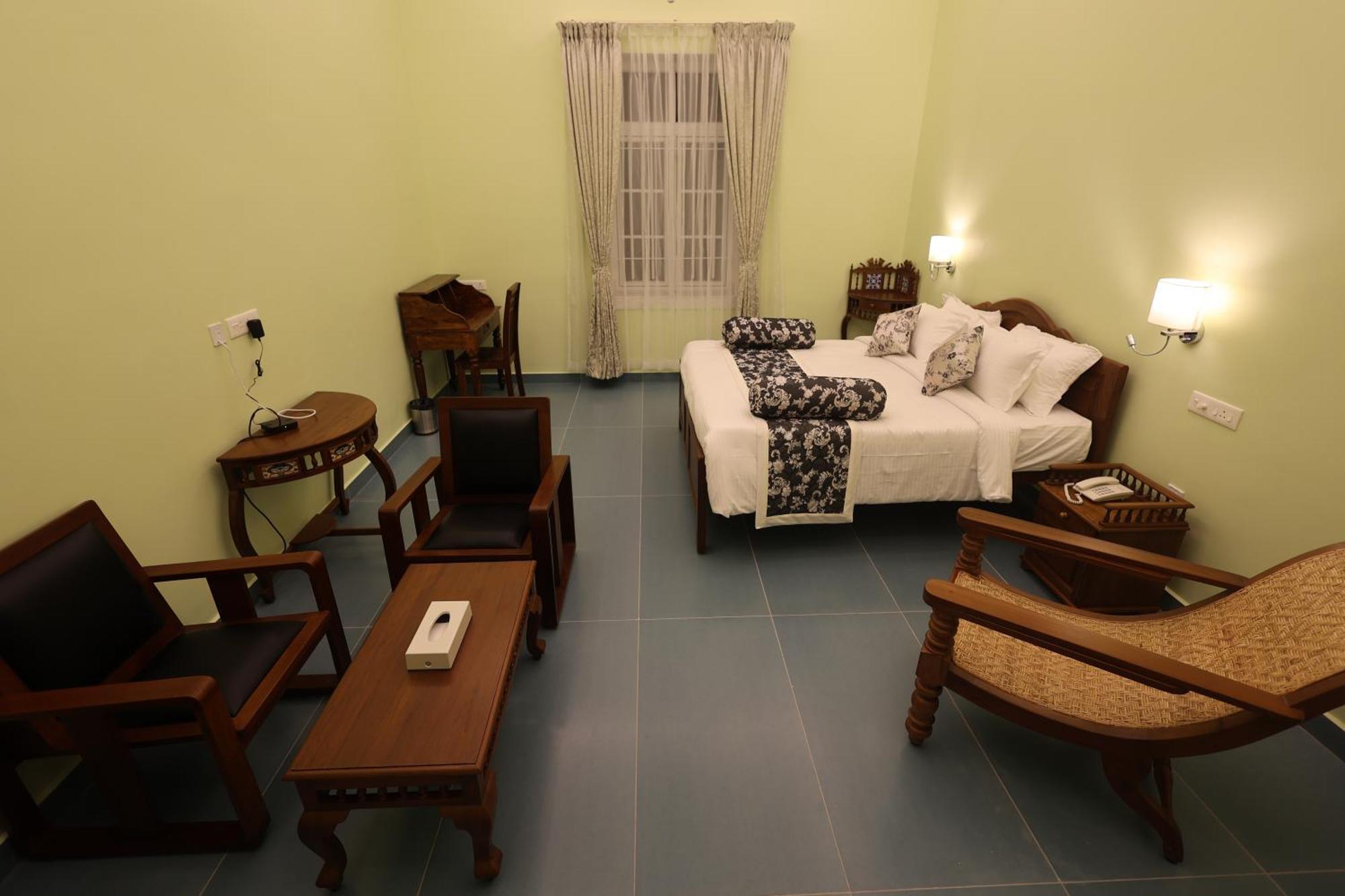 Le Colonial Suites Pondicherry Exterior photo