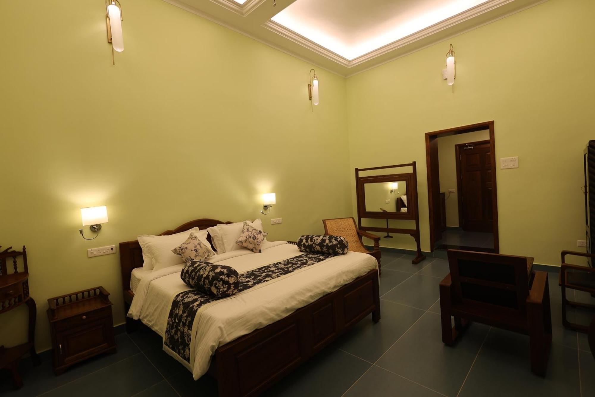Le Colonial Suites Pondicherry Exterior photo