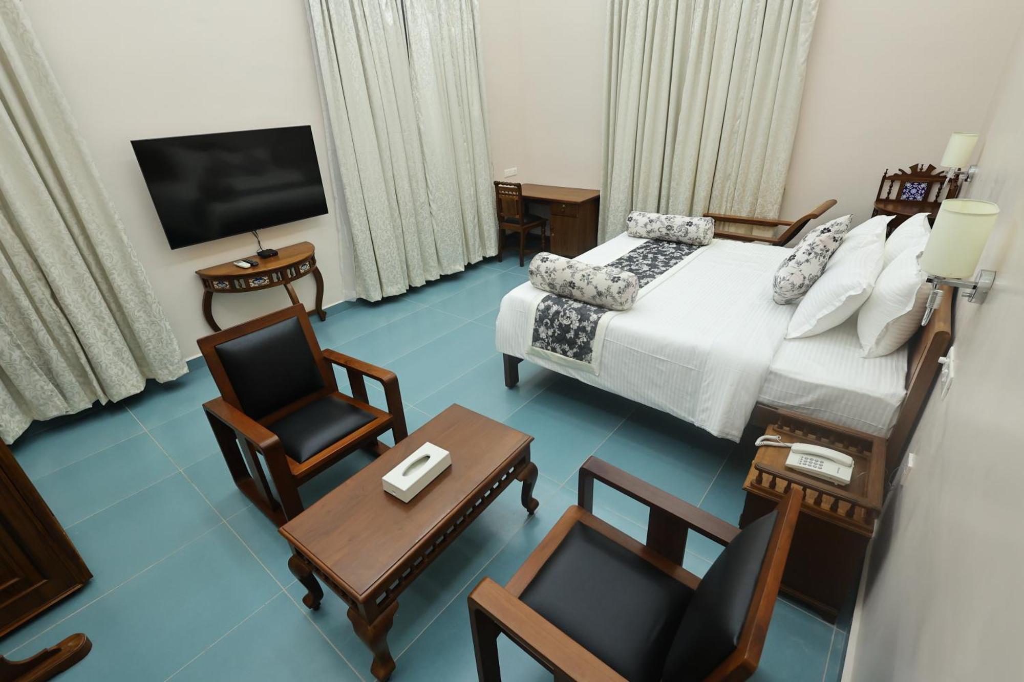 Le Colonial Suites Pondicherry Exterior photo