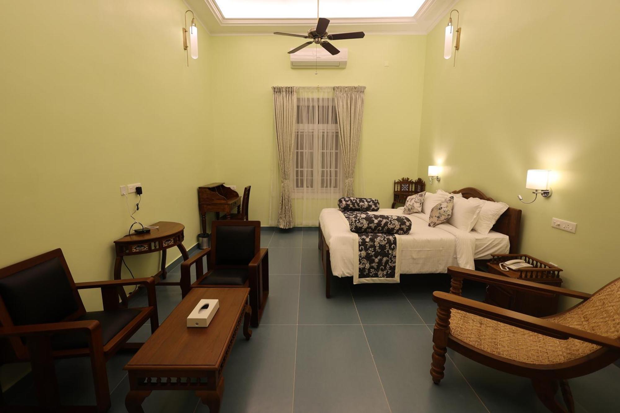 Le Colonial Suites Pondicherry Exterior photo